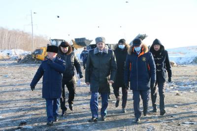 Заместитель Генерального прокурора России Дмитрий Демешин возбудил дело об административном правонарушении в отношении руководителя регионального оператора ТКО в Омской области и объявил предостережения о недопустимости нарушения закона должностным лицам 