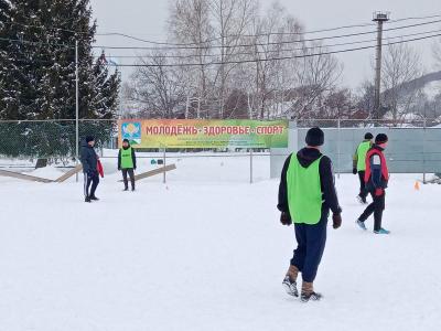  Республиканский турнир по футболу, в возрастных категориях старше 35 и старше 45 лет.