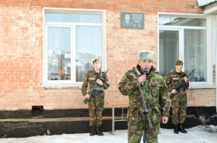 В Майминском районе открыта мемориальная доска сотруднику ОМОН