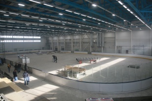 Глава района Р.В. Птицын принял участие в рабочем совещании в строящемся здании ледового дворца "Атлант"