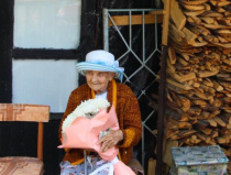 В Майминском районе поздравили с 90-летием М.И. Шумскую