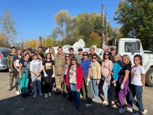 Сотрудники Администрации Майминского района поучаствовали в субботнике