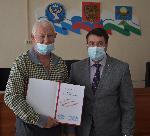 В актовом зале Администрации МО "Майминский район" прошло награждение хоккейной команды "Ирбис 18+" Почетными грамотами и Благодарственными письмами Администрации МО "Майминский район"