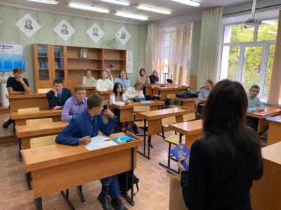 Сотрудники МБУ "ЦК и МП" ознакомили школьников с.Майма с открытыми и бесплатными секциями.