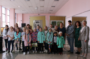 В Центре культуры  открылась выставка юных художников, участников проекта «Дети рисуют Алтай» - победителя фонда Президентских грантов 