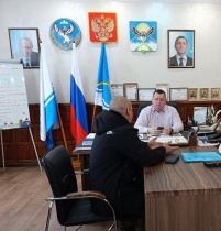 Глава Майминского района провел прием граждан 