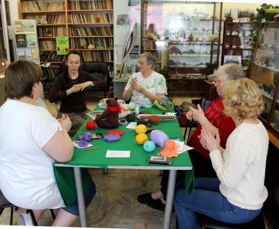 К Международному дню вязания