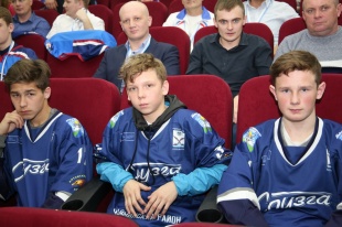 Делегация Майминского района приняла участие в закрытии Года хоккея в Республике Алтай