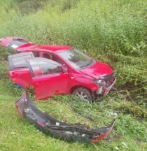 В Майминском районе в результате опрокидывания иномарки пострадали водитель и пассажир