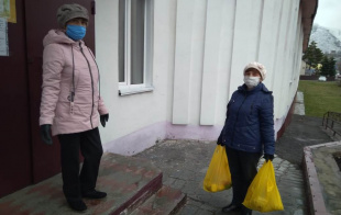 Пусть день завершится на позитиве: Руководитель муниципалитета и члены женской организации района первыми пришли на помощь